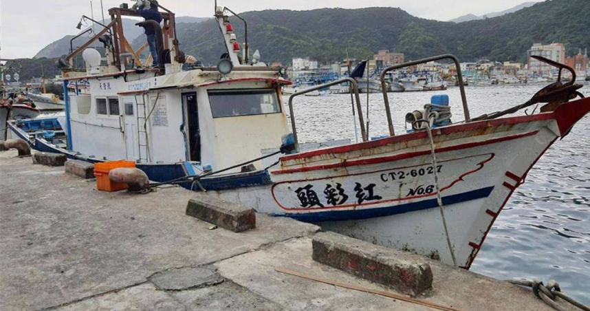 宜蘭蘇澳籍漁船「紅彩頭6號」20日疑似駛入日本沖繩縣與那國島經濟海域作業，被日本水產廳取締。（圖／漁業署提供）