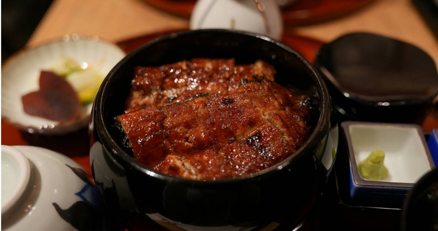 據多家日本媒體今（28）日報導，歐盟27日提案，要將鰻魚列入對國際交易進行限制的《華盛頓公約》瀕危物種名單。倘若該提案順利通過，往後各國的旅客可能無法再痛快品嚐鰻魚飯。（示意圖／翻攝unsplash）