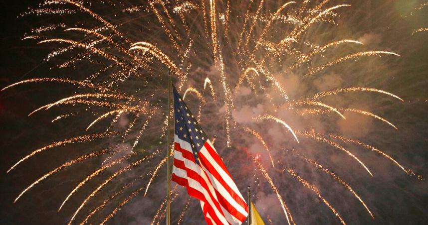 7月4日美國國慶假期，多座城市陸續傳出槍擊事件與煙火事故。（示意圖／美聯社／達志）