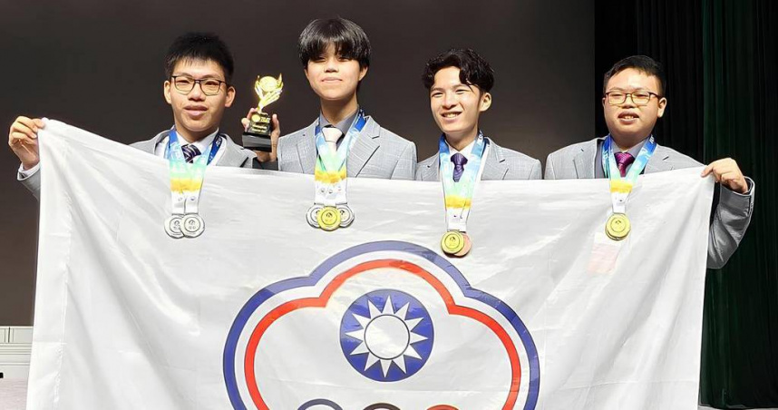 我國參加2025年第18屆國際地球科學奧林匹亞競賽4位代表選手，左起包程宥、姚亦耕、莊定祐、何海銘。（圖／教育部）
