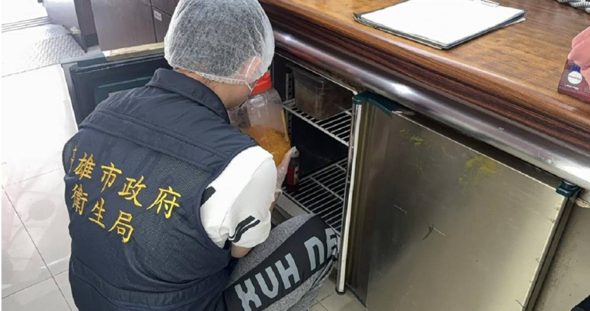高市衛生局21日上午派員前往該店稽查，現場並未發現蟑螂蹤跡，業者也表示，此案沒有接獲消費者反映，目前店內都是自行做清消工作。（圖／高市衛生局提供）