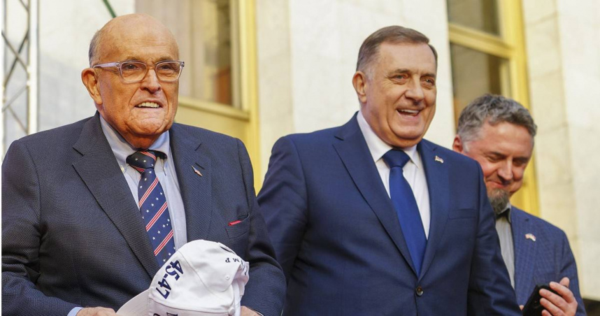 前紐約市長魯迪朱利安尼（Rudy Giuliani）（左）於8月30日晚間在新罕布夏州發生車禍。（圖／達志／美聯社）