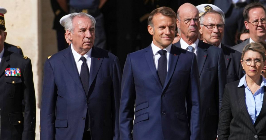 法國總理貝魯（左）、總統馬克宏。（圖／達志／美聯社）