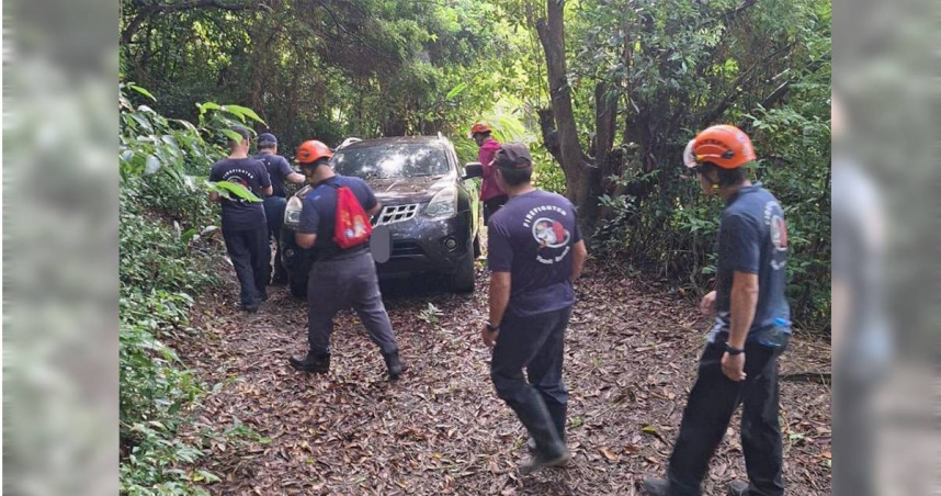 苗栗75歲老翁前往火炎山區採筍失聯3天，20日尋獲遺體仰坐在輪胎平台上，身旁茄芷袋裝滿竹筍。（圖／翻攝畫面）