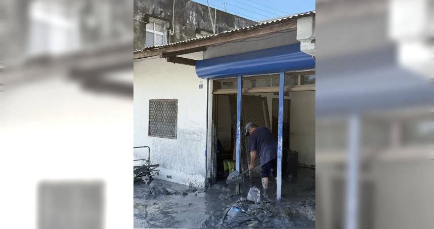 花蓮光復鄉進入災後復原階段，住戶正清理滿是淤泥的房舍。（圖／陳瑩辦公室提供）