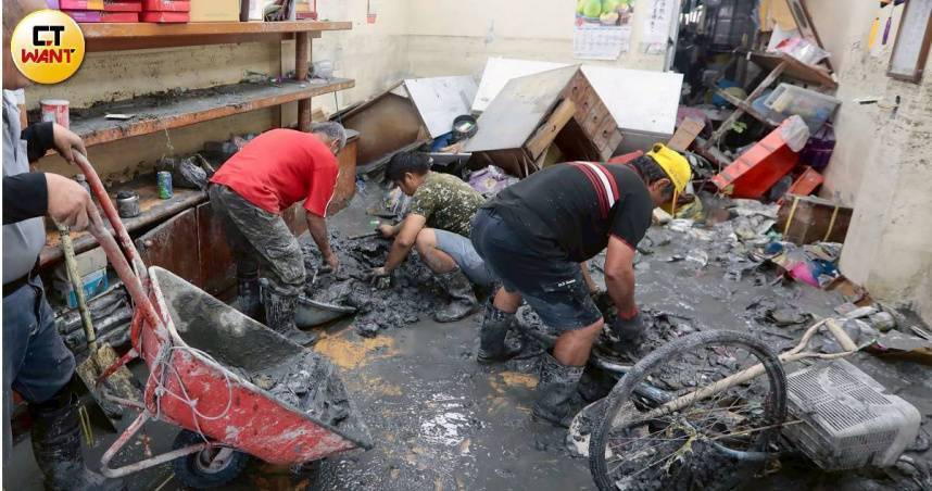 花蓮縣光復鄉災區仍須時間復原，縣政府公告明（3）日停止上班、停止上課。（圖／黃耀徵攝）