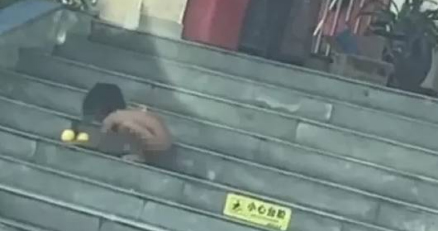 大陸一段拍攝於四川雅安石棉縣的影片近日在網上引發熱議。（圖／翻攝自微博）