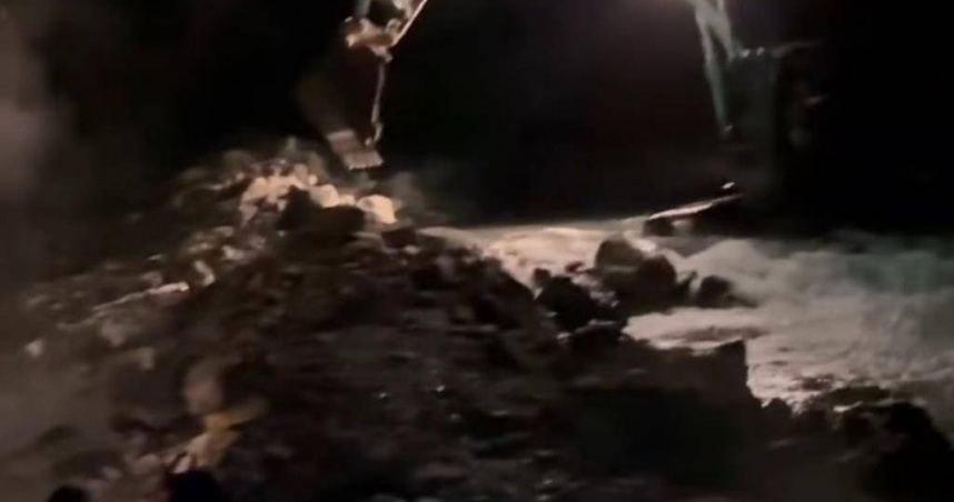 野溪神湯1秒變冷水！怪手夜襲芃芃溫泉　村長怒封秘境引網路大戰