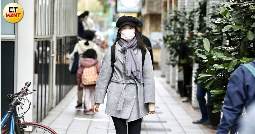 今天（21日）強烈大陸冷氣團影響，中部以北、宜蘭及花蓮天氣寒冷。（圖／方萬民攝）