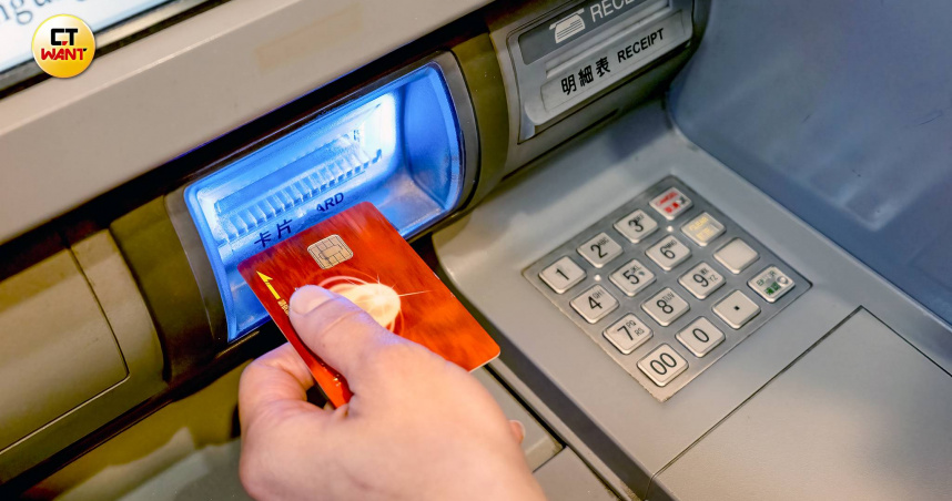 警政署示警，假網友時常假冒大公司經理、高薪業務等人設，勿輕易相信。（示意圖／焦正德攝）