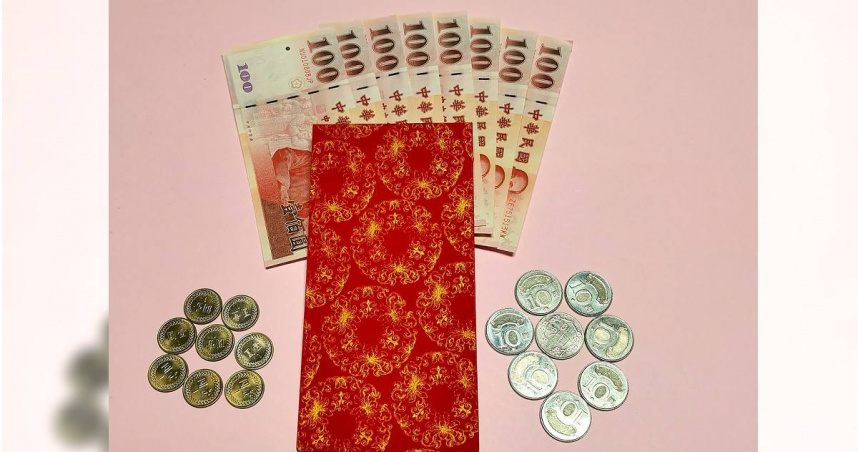 「清明節」準備888元放入紅包，在紅包上寫「對我生財」，依照個人生肖放在不同位置當「錢母」，可以讓財運亨通。（圖／楊登嵙提供）