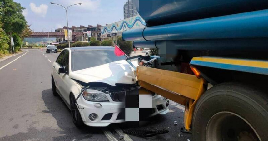 宜蘭男酒後開賓士撞油罐車　「車頭全毀」酒測超標遭送辦