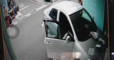 男駕車突昏迷「衝撞餅乾店門」!送醫不治身亡