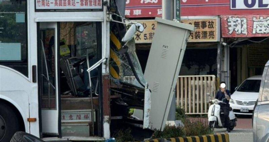 苗栗高鐵快捷公車連闖2紅燈連環撞！6人受傷、疑疲勞駕駛肇禍