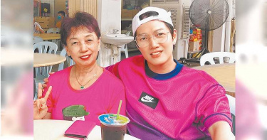 陪伴視訊下廚 新加坡歌手感謝母刻苦養四