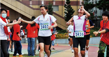 錯誤喝水3/運動補水不一定對! 猛灌冰水「鎖喉」恐窒息