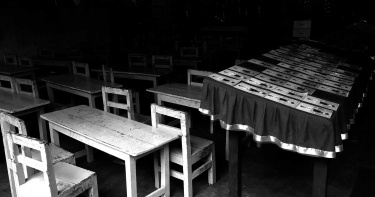 高中生玩碟仙問「你漂亮嗎?」 他被甩飛「遭長髮女鬼狠瞪」七孔流血慘死