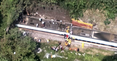 太魯閣出軌傷亡慘重「乘客車頂等救援」!花蓮殯葬業急徵「大體袋」