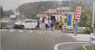 台南警遠赴屏東辦案 目擊一家三口火燒車飛奔救人