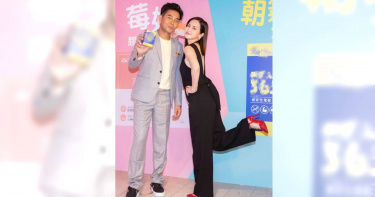 謝承均（左）和簡沛恩（右）今為聯名保健食品新品發表現身。（圖／葡萄王生技提供）