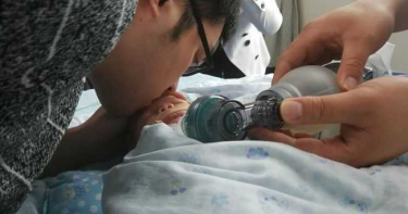 妻難產亡!女兒搶救6天...父流淚簽器捐:我的小天使 遺愛3人