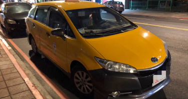 美籍婦國道鬧跳車 還在警面前劫走小黄