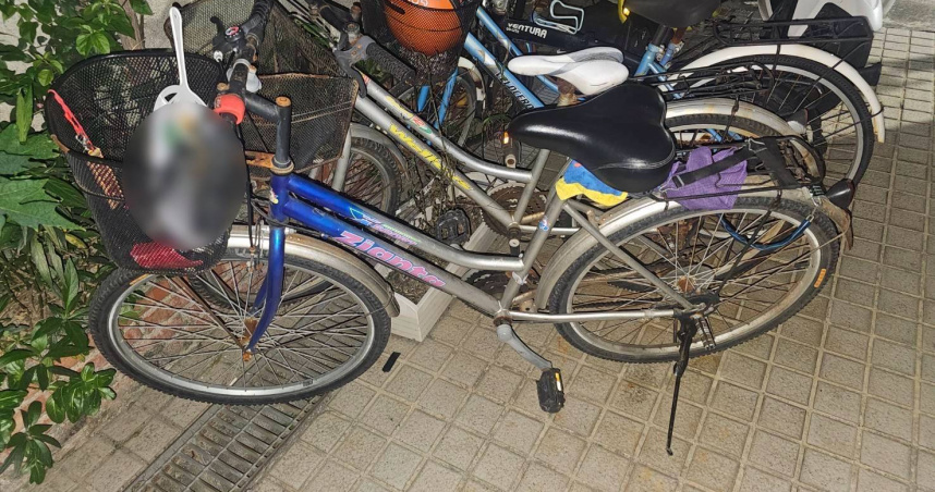 張男連殺3人還騎腳踏車棄屍，更在腳踏車上掛平安符，疑似想得到神明保佑。（圖／翻攝畫面）