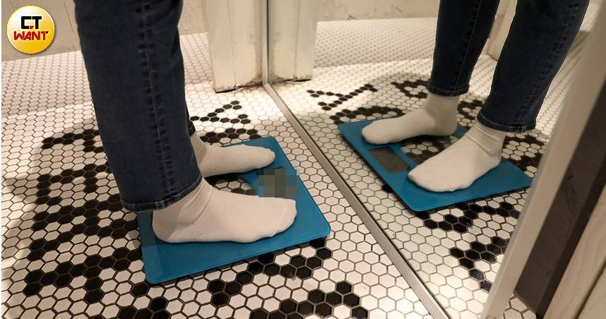 過年期間大吃大喝，專家建議可利用間歇斷食的方式瘦身，但仍要注意營養均衡。（示意圖／侯世駿攝）