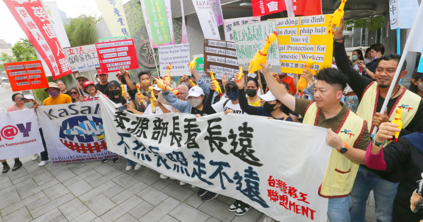 隨著國內勞動力吃緊，國內產業移工人數也屢創新高，儘管看護移工被嚴格管制，但移工團體仍質疑外籍移工人權未受到應有保障與重視。（圖／報系資料照）