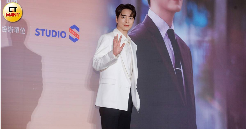 李浚赫喜愛下廚，拿手菜是麵大利、辣炒年糕和辣炒豬肉。（圖／趙文彬攝）