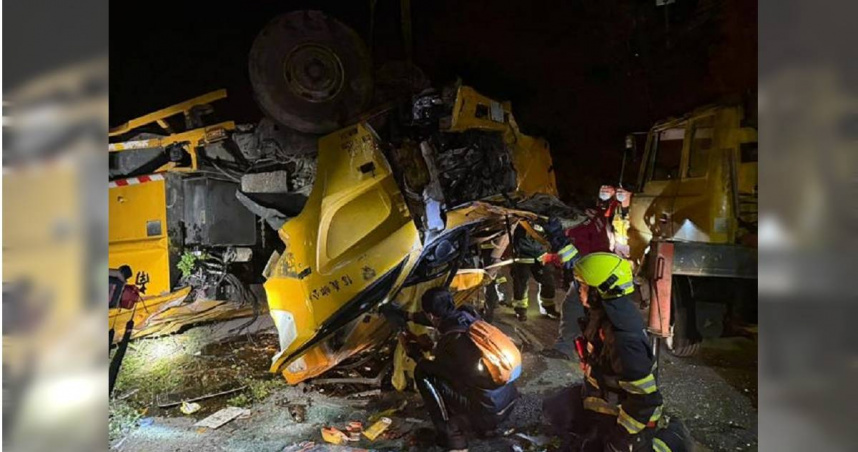 酒駕垃圾車衝破台南愛國大橋，清潔隊員墜30公尺奇蹟生還。（ 圖／翻攝畫面）