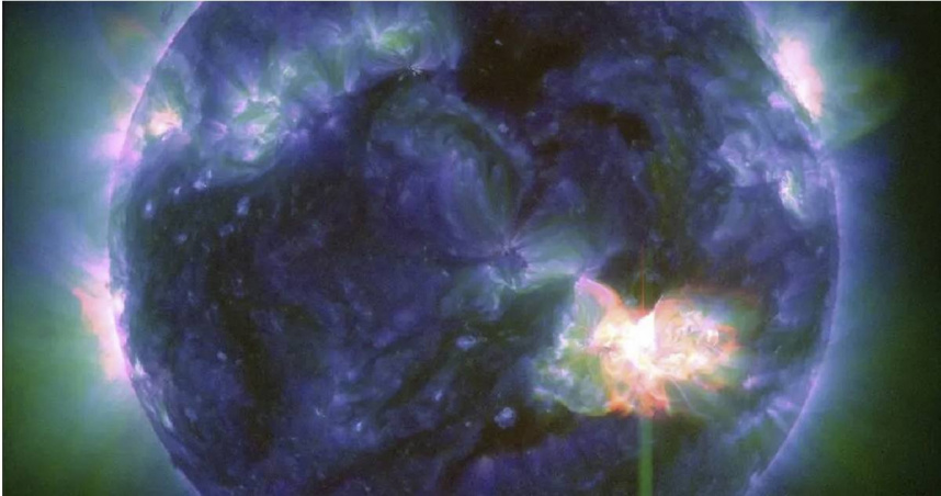 強烈的太陽風暴可能影響衛星通訊並導致地球電網癱瘓。（圖／達志／美聯社）