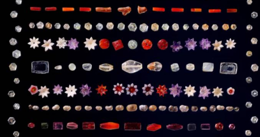 皮普拉瓦寶石包含約1,800件古代珠寶，包括藍寶石、紅寶石、紫水晶、石榴石、珍珠及金箔等。（圖／翻攝自蘇富比）