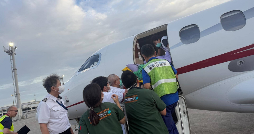 一名台灣民眾日前帶家人赴日本沖繩旅遊，卻在半夜突發劇烈頭痛，被緊急送醫，家屬最終決定將患者送回台灣接受後續治療。（圖／翻攝Threads／008.818）
