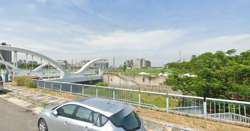 台中麻園頭溪南區崇倫橋下發現男性浮屍，警消打撈上岸後發現身上無證件，身分待查。（圖／示意圖，翻攝自Google Maps）