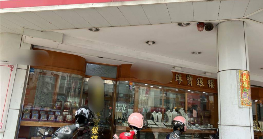 案發約1小時後，警方在新竹縣北埔鄉五指山灶君堂前成功攔查車輛並逮捕嫌犯。（圖／報系資料照）