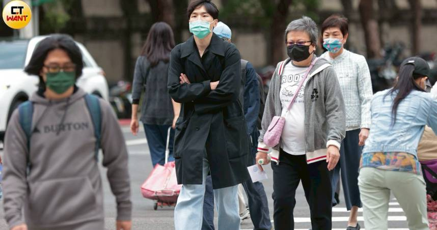 明後天（11日、12日）新一波東北季風再度南下，北部至東部轉為短暫陣雨天氣。（圖／黃耀徵攝）