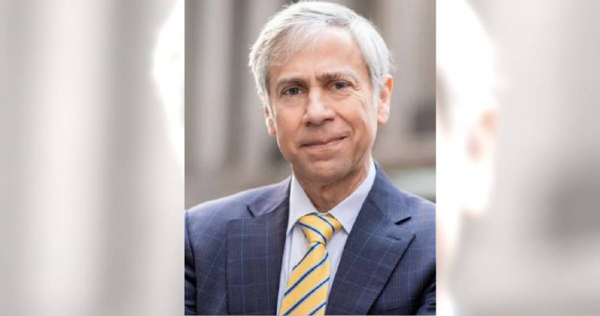 波拉克（Barry J. Pollack）長期處理地緣政治與重大刑事案件，是一位經驗豐富的資深律師。（圖／翻攝自Harris St. Laurent and Wechsler LLP官網）