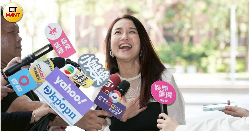 何妤玟開心祝福新人永浴愛河。（圖／蘇聖倫攝）