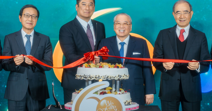 中信慈善基金會董事長辜仲諒日前砸百億買台泥。圖為中信金控董事長顏文隆（右二）、辜仲諒（左二）日前慶祝中國信託60歲生日。圖／中信金提供