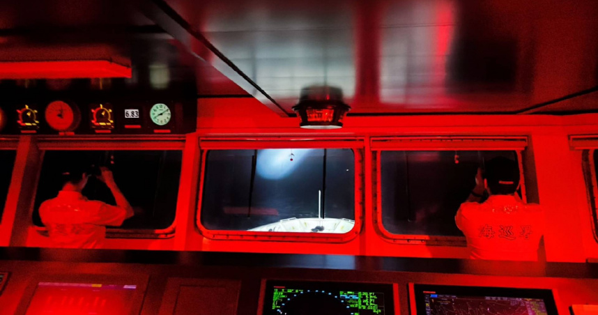 海巡署出動巡防艦持續在釣魚台海域搜救失蹤船長，並與日方合作全力進行海上搜尋行動。（圖／海巡署提供）