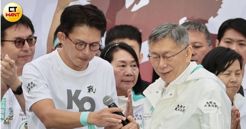 柯文哲深陷司法風暴淡出黨務後，民眾黨在動盪與爭議中完成權力交替，黃國昌接棒扛起第三勢力招牌。（圖／黃耀徵攝）