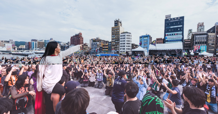 「2026愛嶼搖滾音樂祭」圓滿落幕，兩日吸引近20萬人次湧入基隆港邊同歡。（圖／基隆市政府提供）