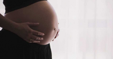 生完二胎肚痛爆!半年後取出「灰黑大壘球」人夫氣炸 驚悚真相曝光