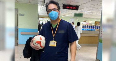 趕妻小避難!「部桃醫憔悴照」曝光網淚噴 台大醫揭張上淳「17年前哽咽一句話」