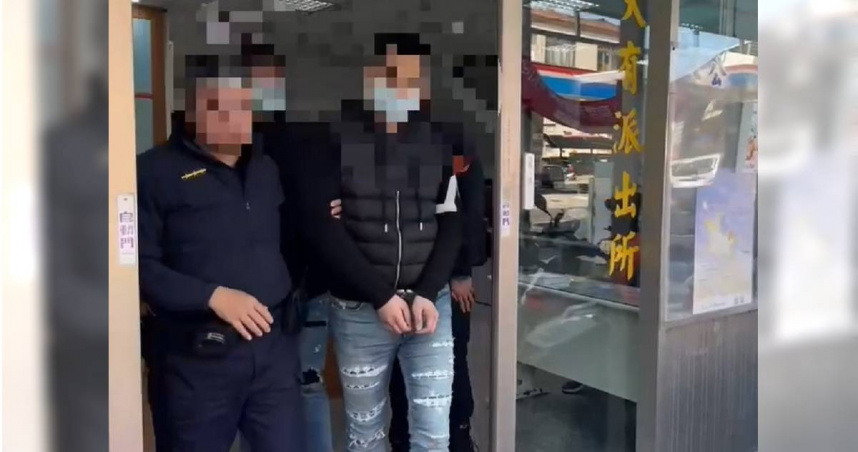 三重警巡邏逮到大毒梟，500包毒咖啡全部查扣駕駛依法送辦。（圖／翻攝畫面）