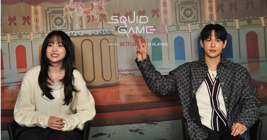 任時完（右）在劇中演渣男，但私下其實很照顧曹柔理。（圖／Netflix提供）