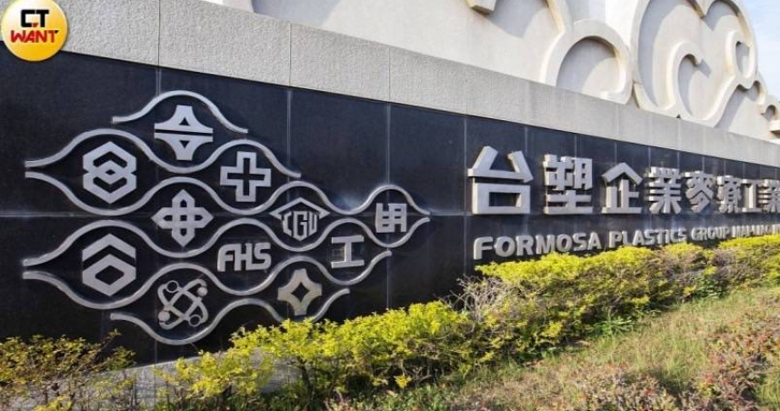 川普宣布恢復使用塑膠吸管，塑化股旺上加旺。（圖／黃威彬攝）