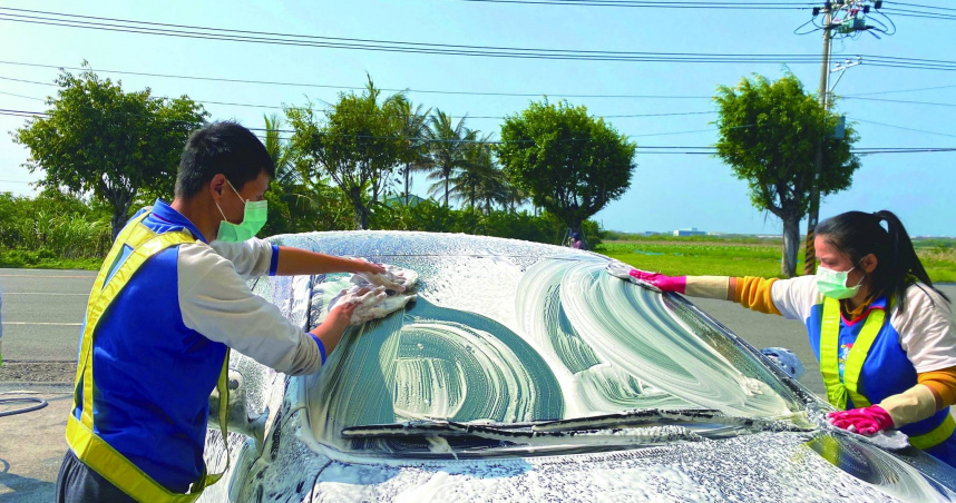 一名女網友嘲笑加油站的洗車員工，遭到網友炎上。（示意圖／台灣中油臉書）