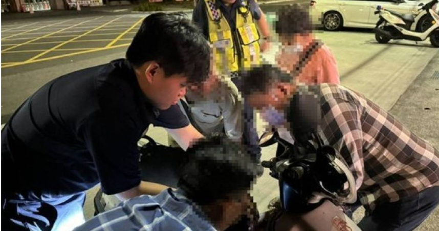 83歲曾翁有記憶力衰退情形，他獨自騎車買蛋後仍遲遲未歸，幸虧巡邏員警發現這才助他返家。（圖／翻攝畫面）